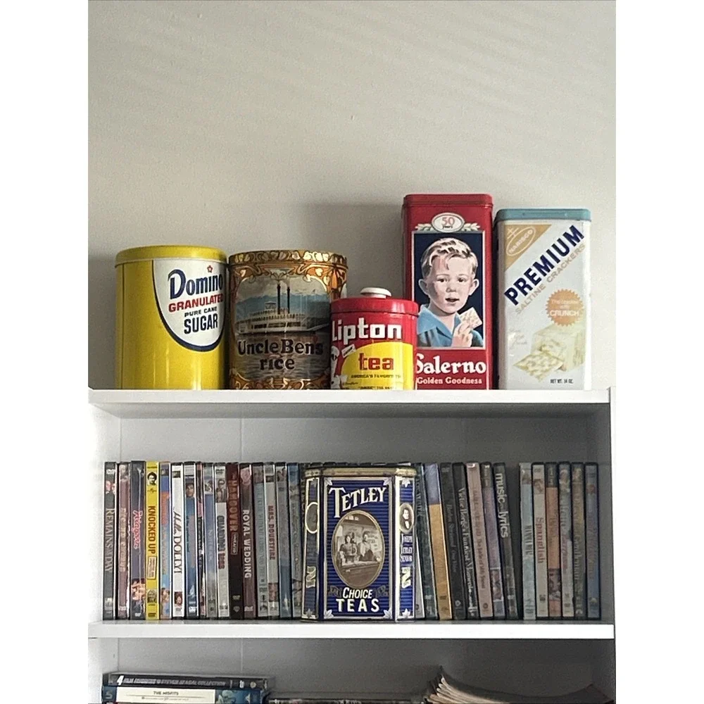 Vintage Nabisco Premium Saltine Crackers 14 oz. Tin. 1969.